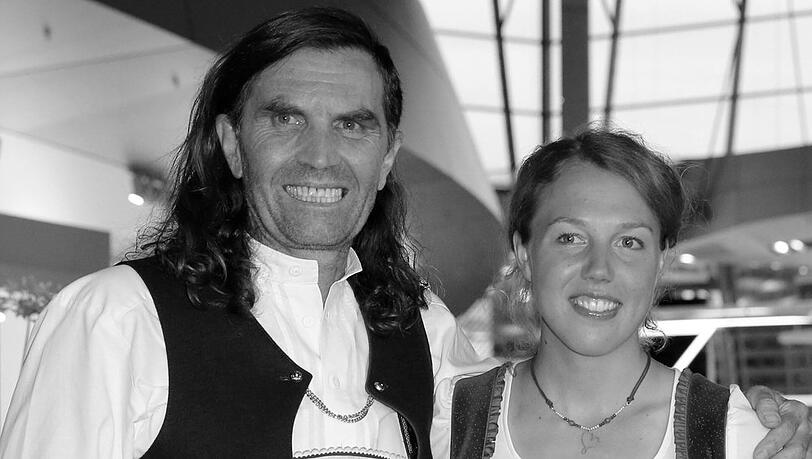 Laura Dahlmeier und Thomas Huber bei einer Preisverleihung 2017.