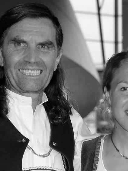 Laura Dahlmeier und Thomas Huber bei einer Preisverleihung 2017.