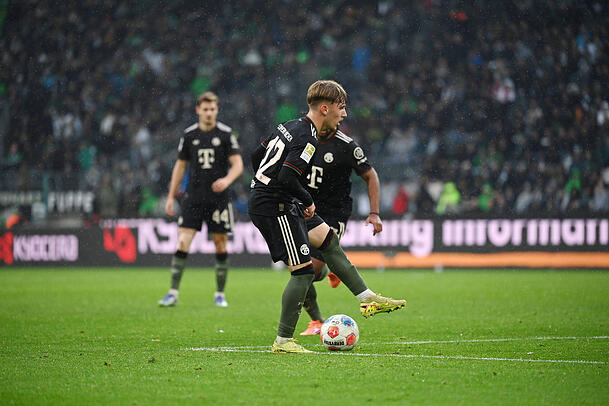 Überflieger mit Übersteiger: Lennart Karl. Überflieger mit Übersteiger: Lennart Karl.