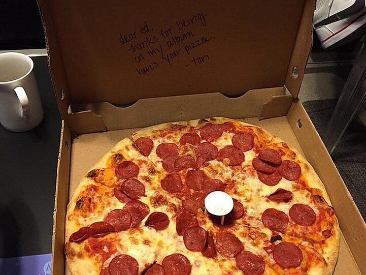 Der schnellste Weg zu Ed Sheeran ist durch den Magen: Schon eine Pizza kann ihn von einem Duett überzeugen