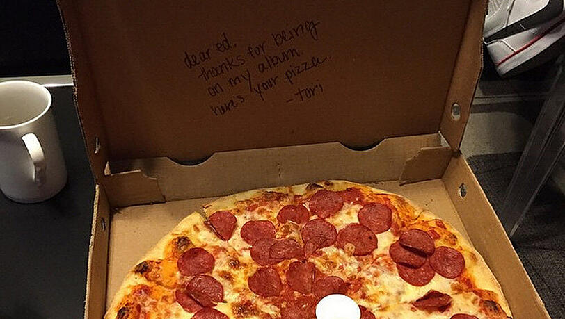 Der schnellste Weg zu Ed Sheeran ist durch den Magen: Schon eine Pizza kann ihn von einem Duett überzeugen