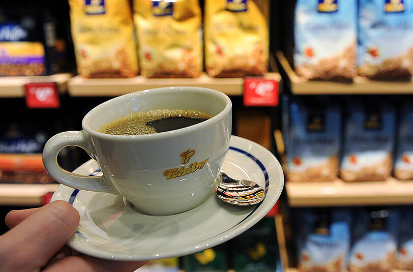 Erstmals seit zwei Jahren senkt Tchibo die Kaffeepreise.