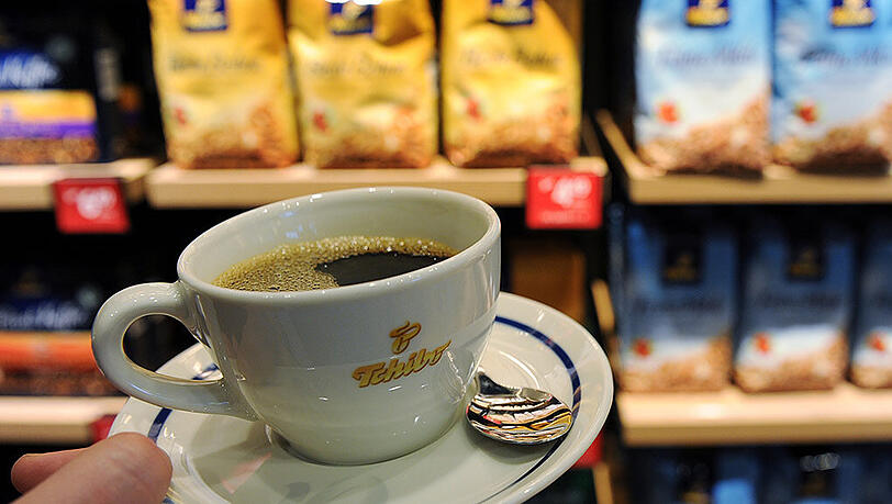 Erstmals seit zwei Jahren senkt Tchibo die Kaffeepreise. Erstmals seit zwei Jahren senkt Tchibo die Kaffeepreise.