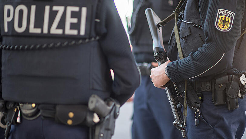 Massive Polizeipräsenz am Münchner Hauptbahnhof. Massive Polizeipräsenz am Münchner Hauptbahnhof.