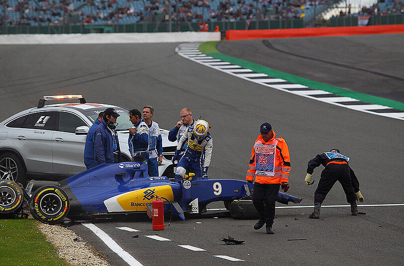 Rund 20 Minuten vor dem Ende der Session sorgte Sauber-Pilot Marcus Ericsson mit einem Crash für eine Schrecksekunde. Der Schwede verlor die Kontrolle über seinen Wagen und krachte in die Streckenbegrenzung.