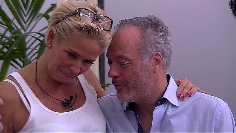 So kommen sich Claudia Effenberg und Ronald Schill näher. Die Bilder.