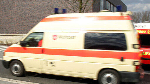 Der Rettungswagen touchierte den Touran des Münchners. (Symbolbild) Der Rettungswagen touchierte den Touran des Münchners. (Symbolbild)