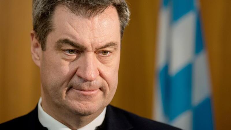 Der bayerische Ministerpräsident Markus Söder schließt eine Ausgangssperre für ganz Bayern jetzt nicht mehr aus. Der bayerische Ministerpräsident Markus Söder schließt eine Ausgangssperre für ganz Bayern jetzt nicht mehr aus.