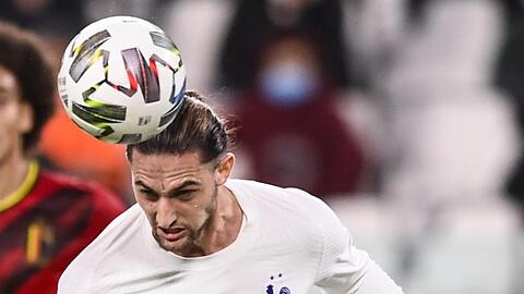 Hat sich mit dem Cornavirus infiziert: Frankreichs Adrien Rabiot in Aktion.