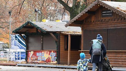 Die Sieben-Tage-Inzidenz lag in Österreich zuletzt bei 1000. Auch dieser Weihnachtsmarkt hier in Linz wird vorerst geschlossen bleiben müssen.