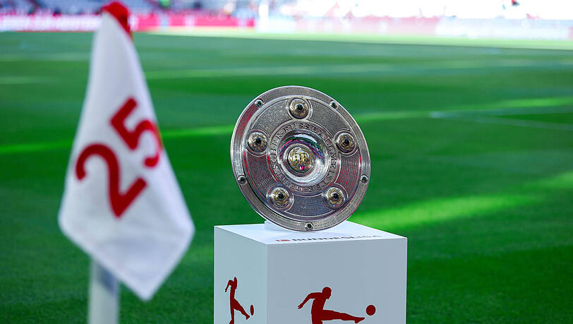 Die Meisterschale steht schon bereit. Die Meisterschale steht schon bereit.