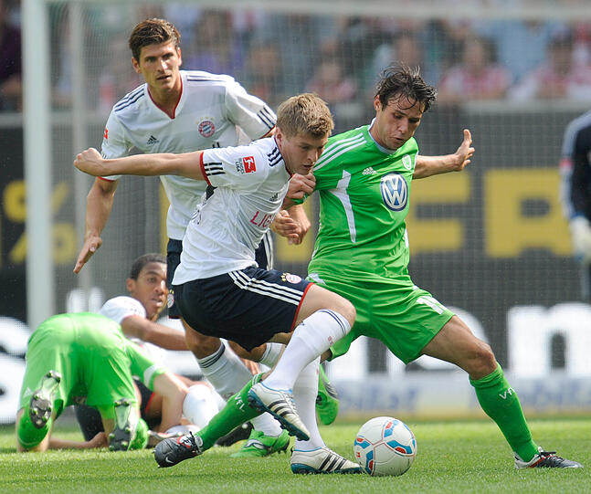 TONI KROOS: Peinliche Schwalbe (41.), bei der er auf die Schulter stürzte &ndash; sah zu Recht Gelb. Setzte den Ball aus aussichtsreicher Position neben den Pfosten (57.). NOTE: 4