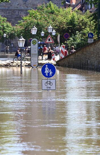 Die Jahrhundert-Flut: Die bewegenden Hochwasser-Bilder.