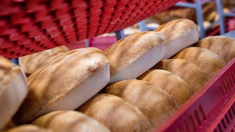 In einer Bäckerei ist der Mann ausgerastet.