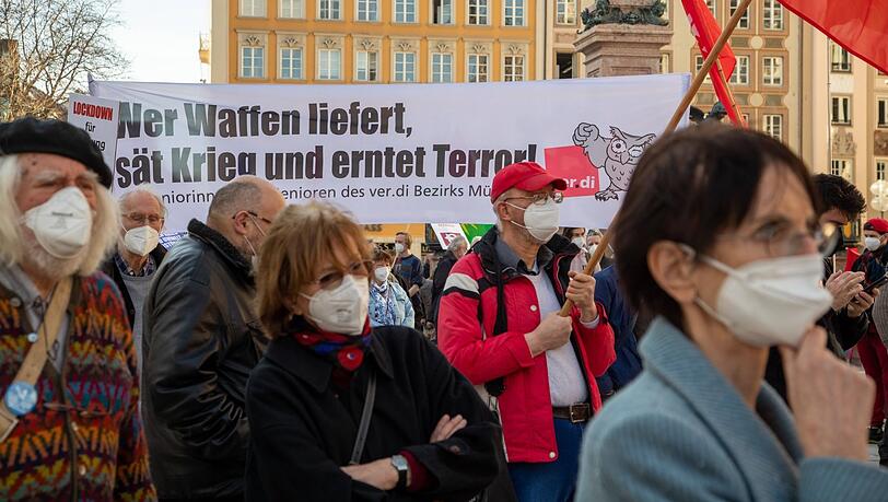 Demo gegen die Siko: Zum Marienplatz kamen 300.