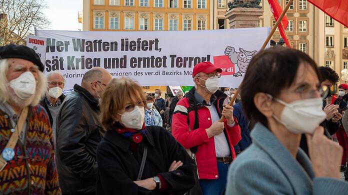 Demo gegen die Siko: Zum Marienplatz kamen 300.