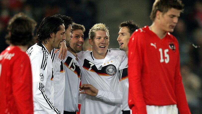 Sie jubeln an einem Abend, der nicht immer erfreulich war. Kuranyi, Ballack, Hitzlsperger, Schweinsteiger und Klose (v. l.) in Wien. Sie jubeln an einem Abend, der nicht immer erfreulich war. Kuranyi, Ballack, Hitzlsperger, Schweinsteiger und Klose (v. l.) in Wien.