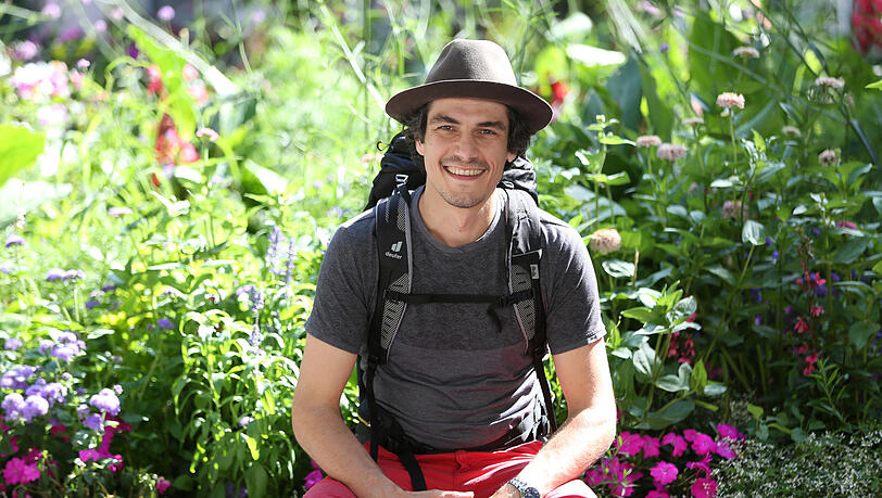 Daniel Krezdorn zieht für die AZ nochmal den Rucksack und den Hut seiner Tour auf. Die gibt es noch - im Gegensatz zu den Schuhen.