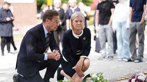 Schwedens Regierungschef Kristersson reiste zum Tatort.