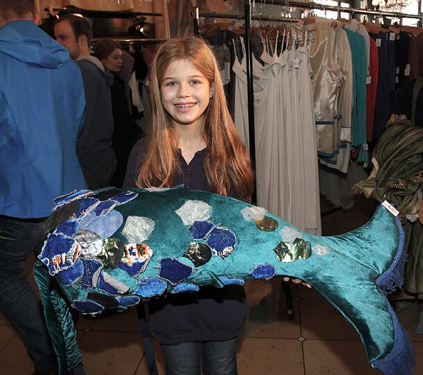 Melina, 11: "Ich habe gerade dieses Nixenteil gefunden. Damit haette ich bestimmt das schoenste Faschingskostuem von allen meinen Freundinnen...