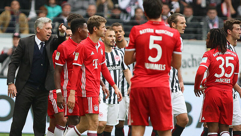 Trainer Carlo Ancelotti gibt seit Juli die Richtung vor beim FC Bayern. Doch zuletzt stimmten die Ergebnisse nicht mehr - so auch am Samstag beim 2:2 gegen Eintracht Frankfurt. Trainer Carlo Ancelotti gibt seit Juli die Richtung vor beim FC Bayern. Doch zuletzt stimmten die Ergebnisse nicht mehr - so auch am Samstag beim 2:2 gegen Eintracht Frankfurt.