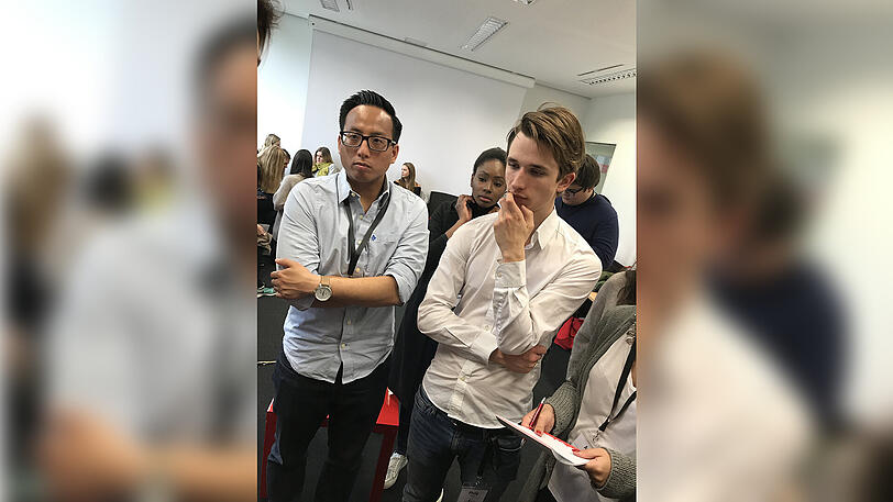 Die beiden Fotografen Minh-Tuan Truong (l.) und Philip Reichwein.