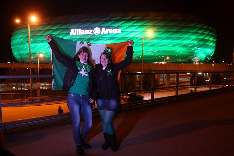 So haben wir sie noch nie gesehen: Die Allianz Arena ganz in grün! Weitere Bilder zum Durchklicken