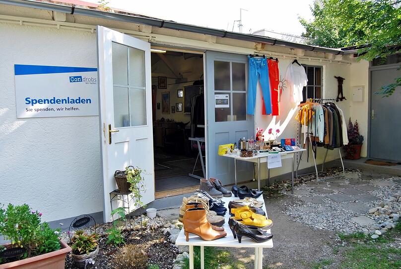 Erst vor wenigen Wochen hat sich der Spendenladen auch bei den Hofflohmärkten im Viertel beteiligt.