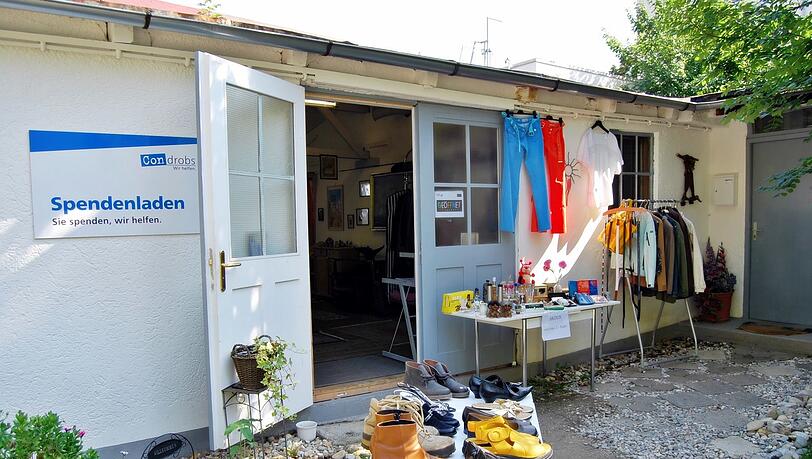 Erst vor wenigen Wochen hat sich der Spendenladen auch bei den Hofflohmärkten im Viertel beteiligt. Erst vor wenigen Wochen hat sich der Spendenladen auch bei den Hofflohmärkten im Viertel beteiligt.