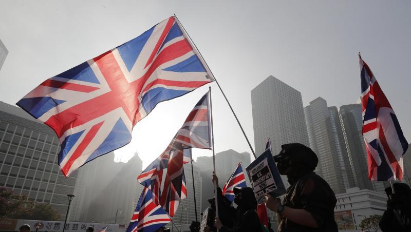 Demonstranten in Hongkong zeigen im Dezember 2019 auch Fahnen der ehemaligen Kolonialmacht Großbritannien. Demonstranten in Hongkong zeigen im Dezember 2019 auch Fahnen der ehemaligen Kolonialmacht Großbritannien.