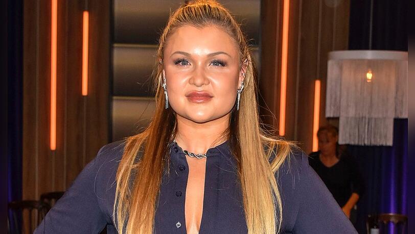 Sophia Thiel hat sich in einen Polizisten verknallt. Sophia Thiel hat sich in einen Polizisten verknallt.