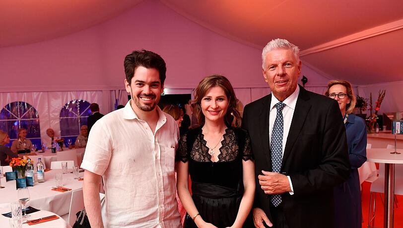 Lahav Shani, Lisa Batiashvili und Dieter Reiter nach „Klassik am Odeonsplatz“ im vergangenen Juli.