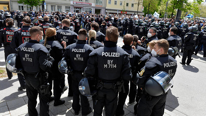 Die Polizei wird beim Lokalderby reichlich vertreten sein. Die Polizei wird beim Lokalderby reichlich vertreten sein.
