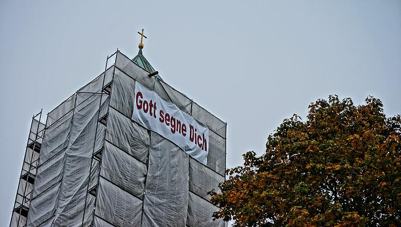 Der eingerüstete Turm der Paul-Gerhardt-Kirche. Der eingerüstete Turm der Paul-Gerhardt-Kirche.