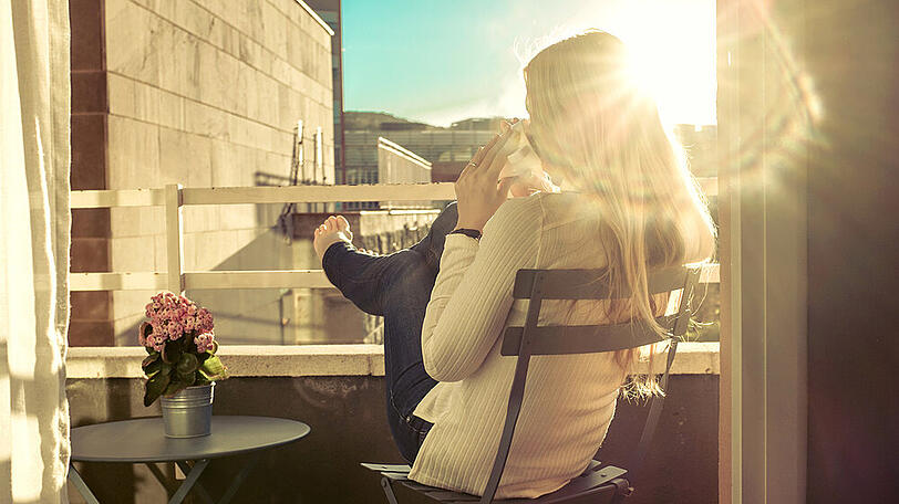 Der Kaffee lässt sich auch hervorragend auf dem Balkon genießen.