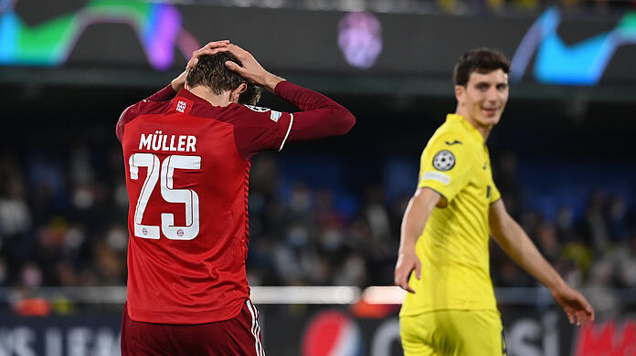 Leid und Freud: Müller schlägt die Hände überm Kopf zusammen, Torres kann lachen.