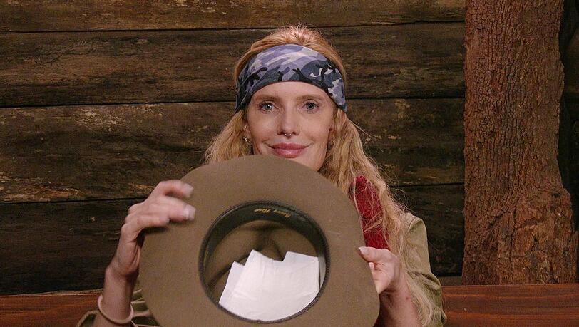 Mirja du Mont hat es als Dritte getroffen. Sie ist raus aus dem Dschungelcamp 2026.