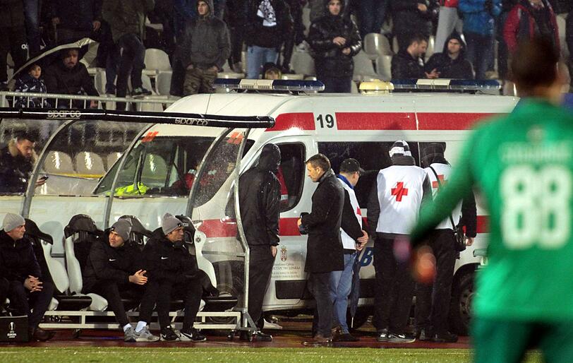 Wenn Fußball zur Nebensache wird: Beim Belgrader Derby zwischen Roter Stern und Partizan kam es zu heftigen Ausschreitungen. 17 Personen wurden dabei verletzt. Die Bilder.