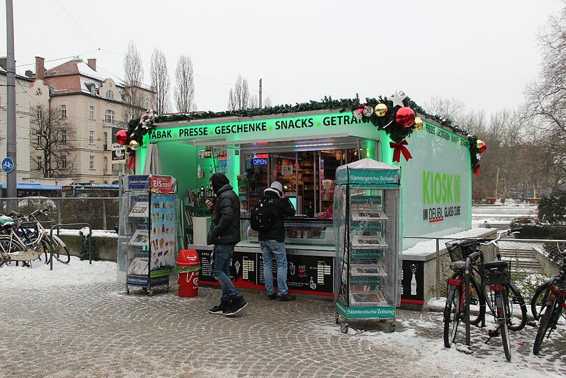in Fixpunkt: der leuchtende Kiosk an der Münchner Freiheit.