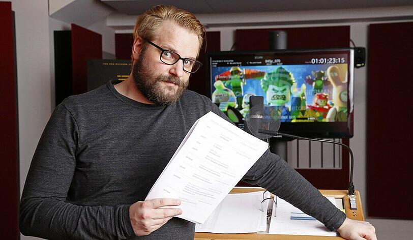Eigentlich dachte Gronkh, der Filmverleih würde ihn für einen billigen Internet-only-Film als Sprecher engagieren. Vor seinem Einsatz als Joker auf der großen Kinoleinwand hatte er ganz schön Muffensausen.