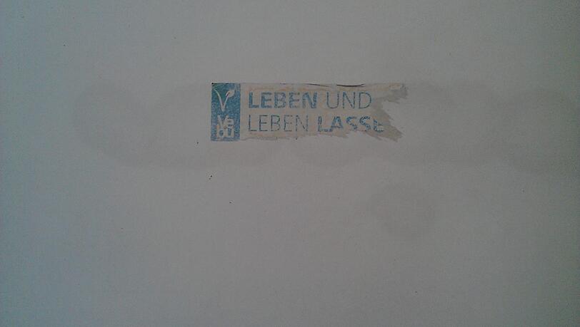 Mit diesem Aufkleber setzt sich der Vegetarierbund Deutschland für den Tierschutz ein. Mit diesem Aufkleber setzt sich der Vegetarierbund Deutschland für den Tierschutz ein.