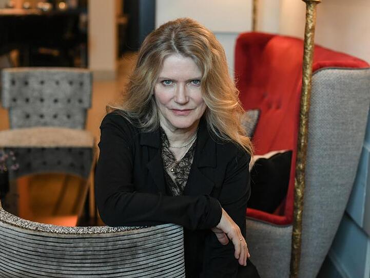 Die deutsche Schauspielerin und Sängerin Barbara Sukowa bei einem Pressetermin im Hotel de Rome. Foto: Jens Kalaene/dpa-Zentralbild/dpa/archiv