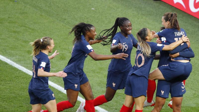 Frankreichs Fußball-Frauen feiern den gelungenen WM-Auftakt gegen Südkorea. Frankreichs Fußball-Frauen feiern den gelungenen WM-Auftakt gegen Südkorea.