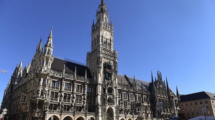 Die Stadt München hat mehr Geld als erwartet und will unter anderem mehr Personal einstellen. (Archivbild)