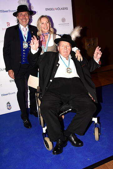 Manfred Hilscher mit Ottfried und Simone Fischer.