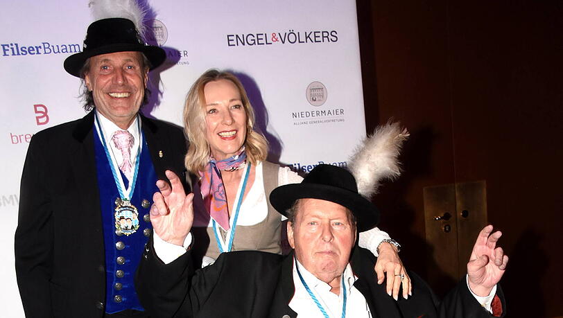 Manfred Hilscher mit Ottfried und Simone Fischer.