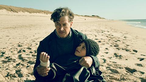 Max Ludwig Nansen (Tobias Moretti), Siggi Jepsen (Levi Eisenblätter).