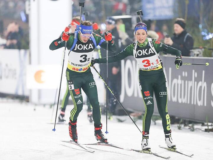 Simon Schempp (l) und Franziska Preuß bei der World Team Challenge in Gelsenkirchen.