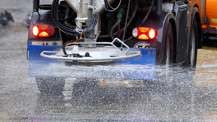 Fahrzeug im Winterdienst: Die Stadt München hat angesichts des Eischaos einen Sondereinsatz gefahren. Doch was passiert nach dem Winter eigentlich mit dem ganzen Splitt?
