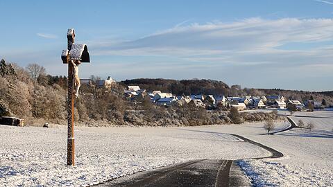 Fast schon ein Winterwunderland? Schnee am Morgen auf der Schwäbischen Alb.